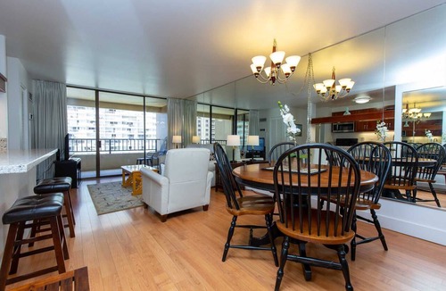 Waikiki Condo | Monthly Discovery Bay 1713 Ocean/City Views 1 Bd 1Ba