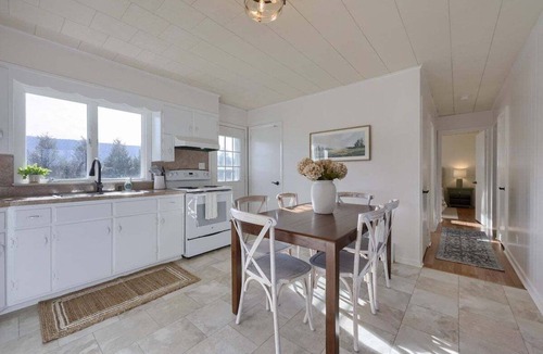 Loyalton House | Mountain Sunrise Retreat