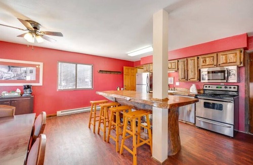 Estes Park Cabin | Multi-Story 7-bedroom lodge! Perfect for a Group Getaway close to RMNP