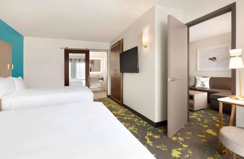 Whittier Hotel | Near CU Boulder + Free Breakfast. Pool. Fitness.