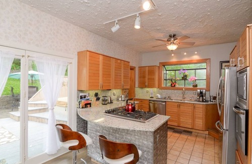 Hillsboro West End House | Near DT & Vandy. Call for weekly discount. Indoor & out FP, Spa & Gazebo.
