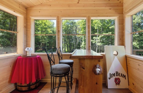 Warren House | New Construction ~HOT TUB~ The Headless Moose Lodge