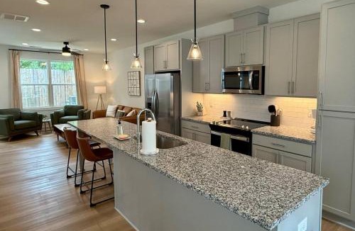 Northeast Raleigh House | New - Luxe Townhome - North Raleigh