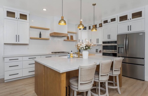Edgemont Ranch House | New Luxury Durango Home, Hot Tub, Firepit, Sleeps 12, Great Location