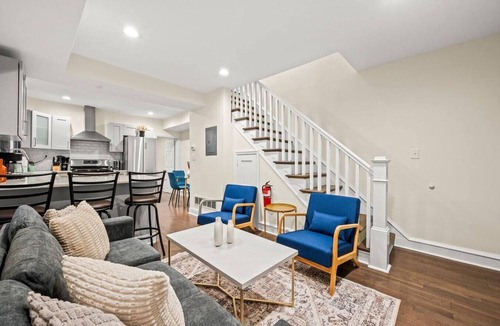 Southwark Apartment | New Spacious 3 Bedroom Apt in the Heart of Philly