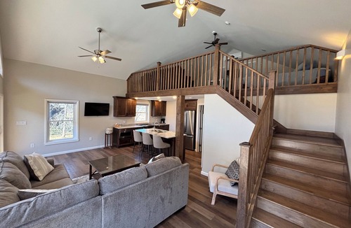 Cambra Cabin | Newer 1-bedroom cabin w/loft in beautiful Orangeville with screened in porch.