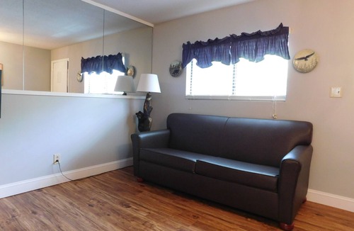 Gatlinburg Condo | Oak Square 102 is a lovely condo with private balcony overlooks pool in downtown