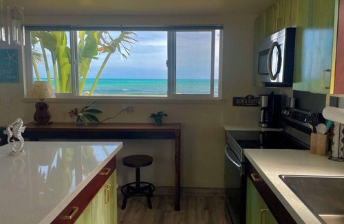 Ewa Cottage | Ocean front house, right on the Beach!WiFi. Free Parking