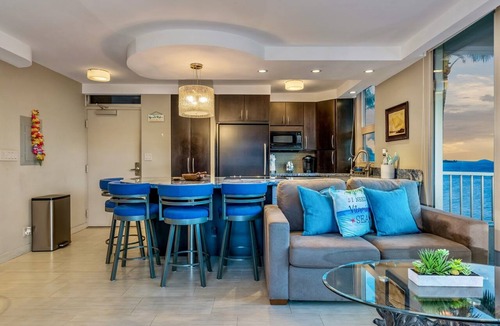 Kihei Condo | Ocean Front With Ocean View! AC, King Bed, 2 Bath!