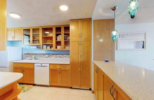 Waikiki Apartment | Ocean & Harbor Views, Walk to All of Waikiki