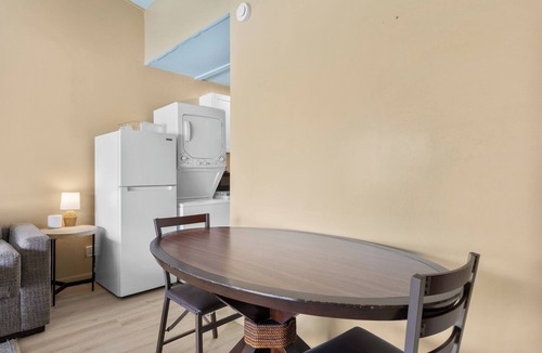 Keaukaha Condo | Ocean View 1BR Balcony Near Beaches and Downtown