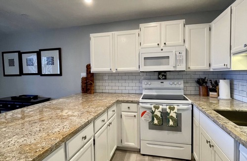 Kihei Condo | Ocean View 2-bedroom condo with pool and AC in wonderful Kihei
