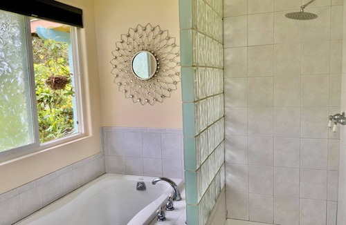 Holualoa House | Ocean View - King BednSelf Checkin-Out - Private Entry and Lanai