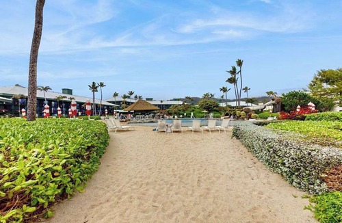 Hanamaulu Apartment | Ocean-View Lihue Getaway with Pools, Gym, Hot Tub & Beach