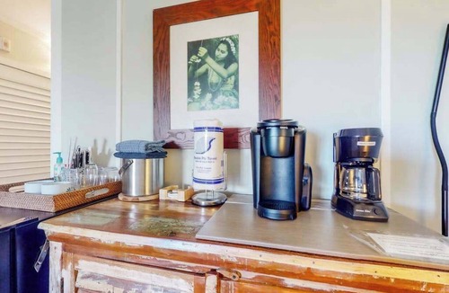 Hanamaulu Apartment | Ocean-View Lihue Resort Condo with Pools, Gym & Spa Access