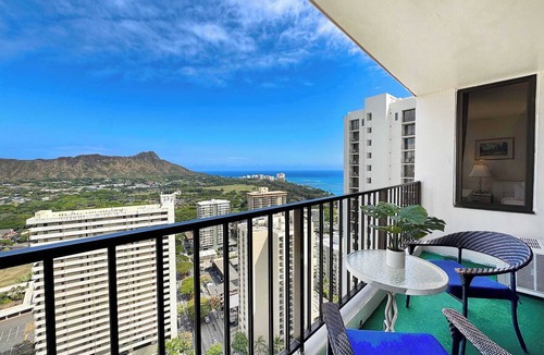 Waikiki Condo | Ocean-view retreat w/lanai & free parking