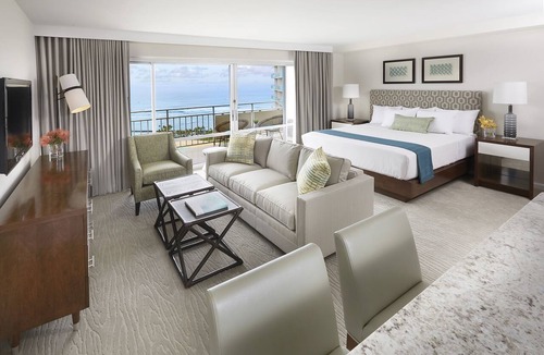 Waikiki Condo | Ocean View Studio at Ilikai Walk to Beach Dining and Shopping