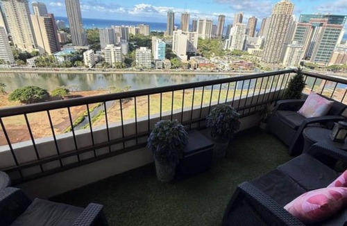 McCully - Moiliili Apartment | Ocean & Waikiki Skyline Views – Modern 2BR/2BA Retreat, Resort Style Amenities