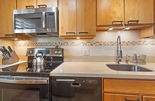 Kihei Condo | Oceanfront 2BR 2BA Kihei Maui–Stunning Lanai Sunsets, Beach Front, Turtles!