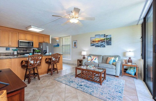Maalaea Condo | Oceanfront 2BR condo w/lanai and pool access