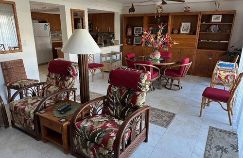 Kailua-Kona Condo | OCEANFRONT CONDO TOTAL REMODEL 2025 2 POOLS KONA SUNSETS PRIVATE LANAI A/C
