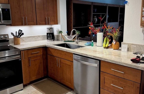 Kailua-Kona Condo | OCEANFRONT CONDO TOTAL REMODEL 2025 2 POOLS KONA SUNSETS PRIVATE LANAI A/C