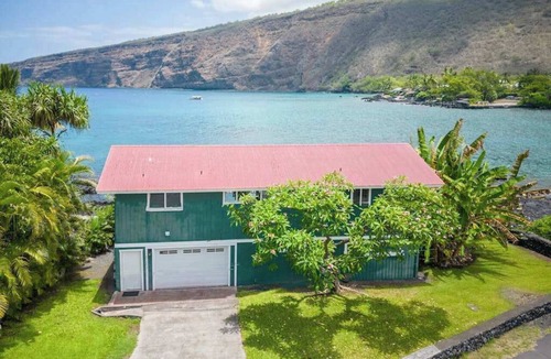 Honaunau-Napoopoo House | Oceanfront Kealakekua Bay Retreat with Breathtaking Views