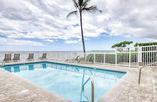 Kailua-Kona Condo | Oceanfront Resort Kona Condo with Lanai, Pool - Walk to Beach