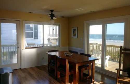 Holden Beach House | Oceanfront - Sunny inside and out!