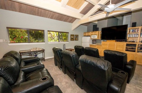 Kailua-Kona Villa | Oceanfront Villa Rental with a Home Theater and Pool in Kailua-Kona, Hawaii