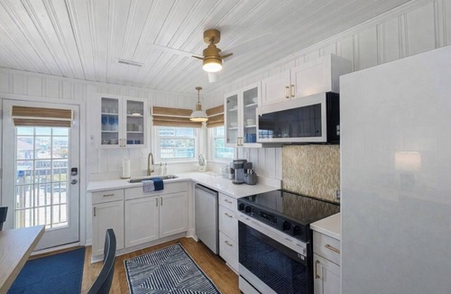 Carolina Beach Cottage | Oceanfront Vintage‑Modern Cottage Beachfront Fireplace Steps to Boardwalk