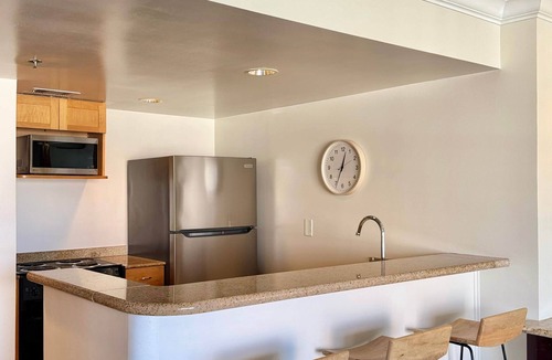 Waikiki House | Oceanview in Waikiki: 2 Queen Beds w/Parking