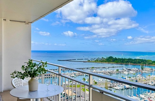 Waikiki House | Oceanview in Waikiki: 2 Queen Beds w/Parking