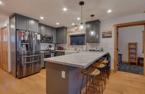 Olympic Valley House | Olympic Valley Hideaway - Remodeled Cabin with Private Hot Tub