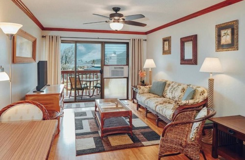 Nawiliwili Apartment | One Room w/Queen Bed | Free Parking | Pool Access | Near Wilcox Rd Beaches