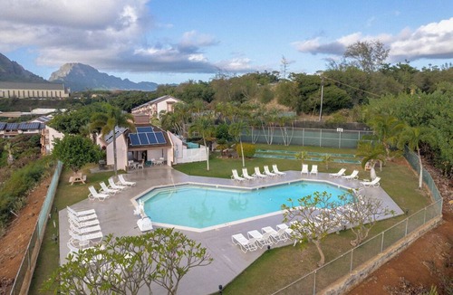 Nawiliwili Apartment | One Room w/Queen Bed | Free Parking | Pool Access | Near Wilcox Rd Beaches