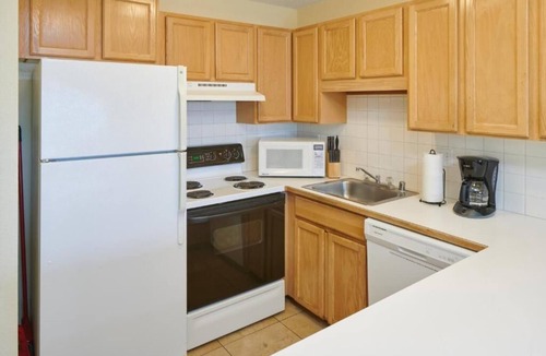 Nawiliwili Apartment | One Room w/Queen Bed | Direct Outdoor Pool Access | Near Wilcox Rd Beaches
