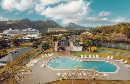 Nawiliwili Apartment | One Unit | Free Parking | Direct Pool Access | Near Wilcox Road