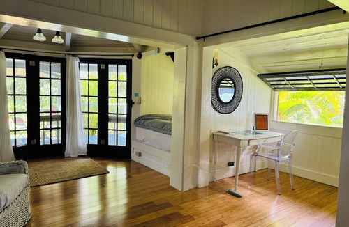 Keaau House | Outdoor bathtub, Vintage, offgrid, eco friendly , fast WiFi