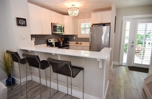Bahama Village House | Paradise on Porter- Weekly Rental