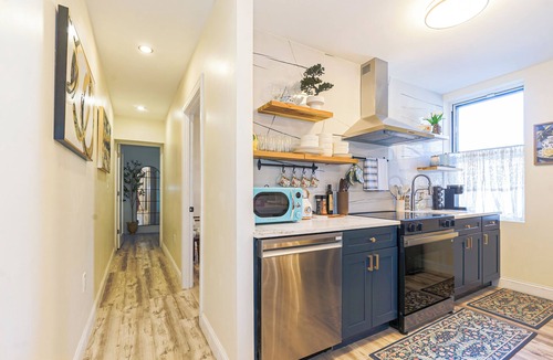 Powelton Village Apartment | Parisian 3BR Stay - Near Penn, Drexel & Dining