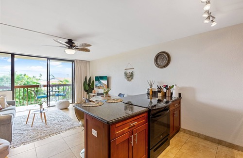 Kihei Condo | Partial Ocean View King Condo at Maui Vista Kihei