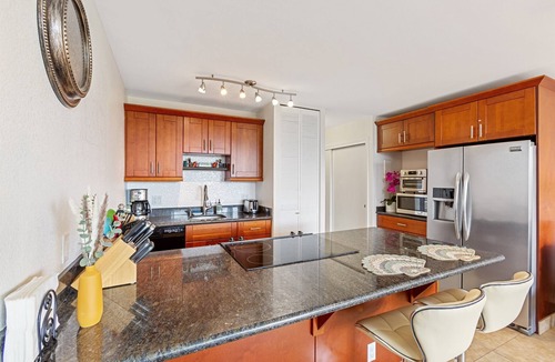 Kihei Condo | Partial Ocean View King Condo at Maui Vista Kihei