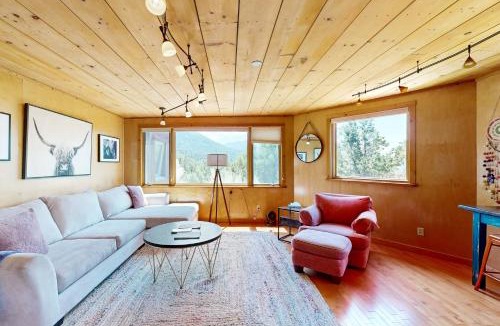 Valdez House | Peace & Pizza