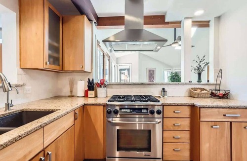 Newlands House | Peaceful 4 BDR Retreat in Boulder