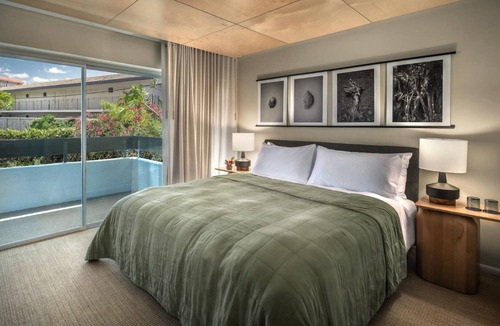 Historic Kailua Village Hotel | Peaceful Hideaway with Pool, Bikes & Perks