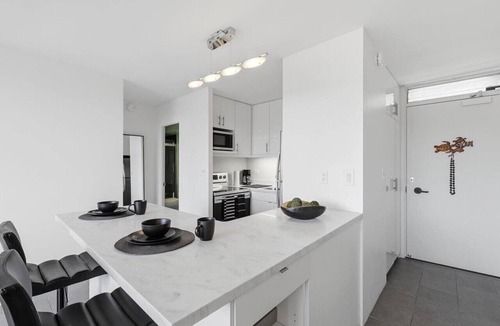 Waikiki Condo | Penthouse Oasis+W/D | Free Parking | Pets | Beach