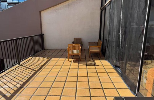 Downtown Honolulu Apartment | PenthouseCloseTo HPU&CruiseHugeTerrace withParkingOne and half Bath up 16person