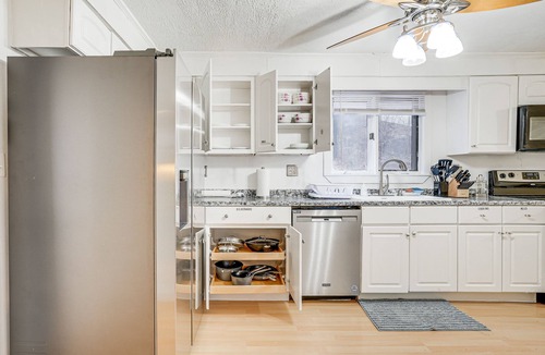 Burlington House | Pet-Friendly Burlington Home: 17 Mi to Boston!
