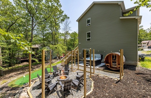 East Stroudsburg House | Poconos Bliss | Sauna Hot Tub Arcade Lounge